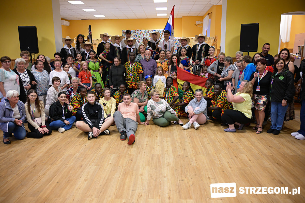 Mieszkańcy Olszan poczuli przedsmak światowego folkloru z Ghany i Paragwaju [FOTO] 